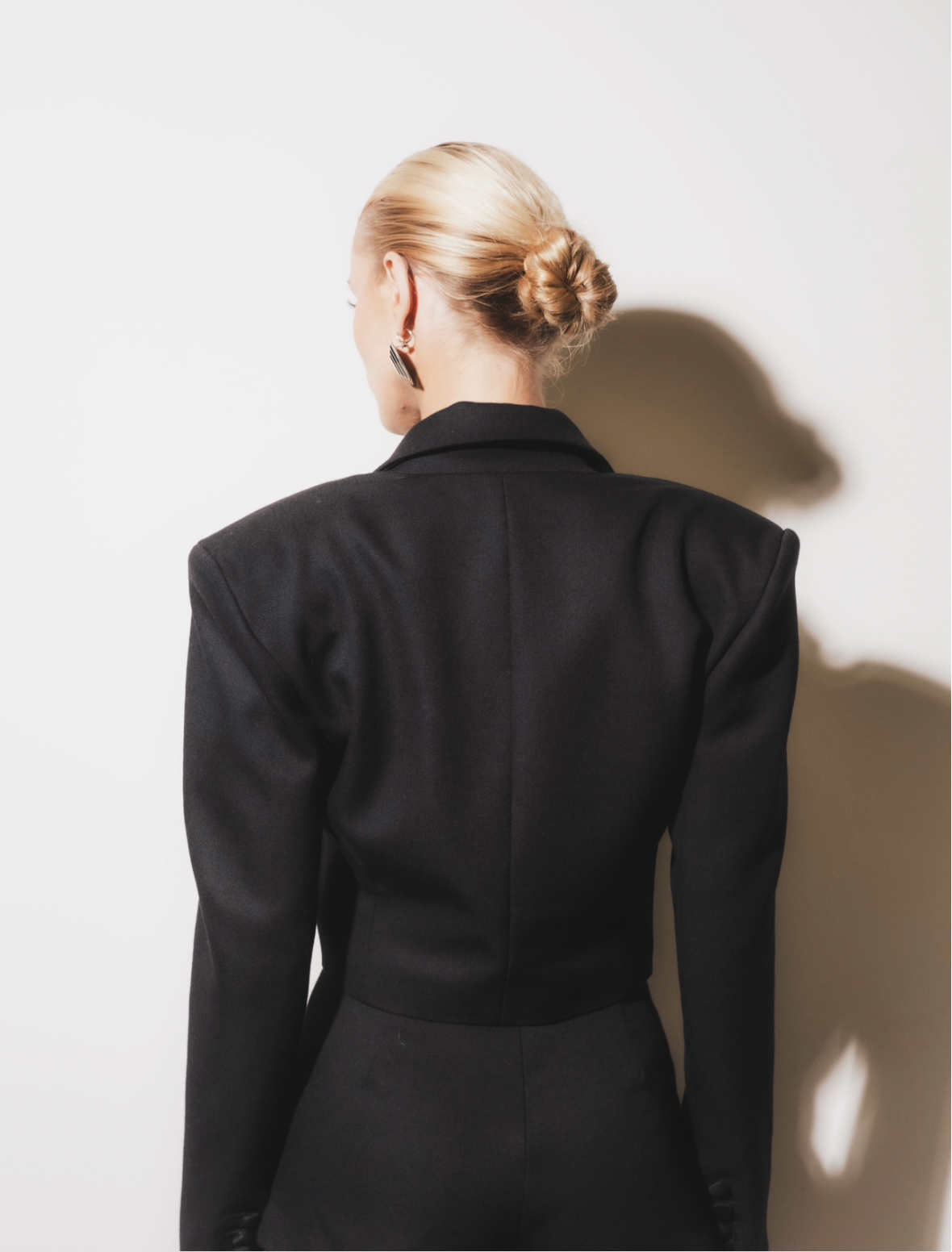 Cropped Wool Blazer - Black